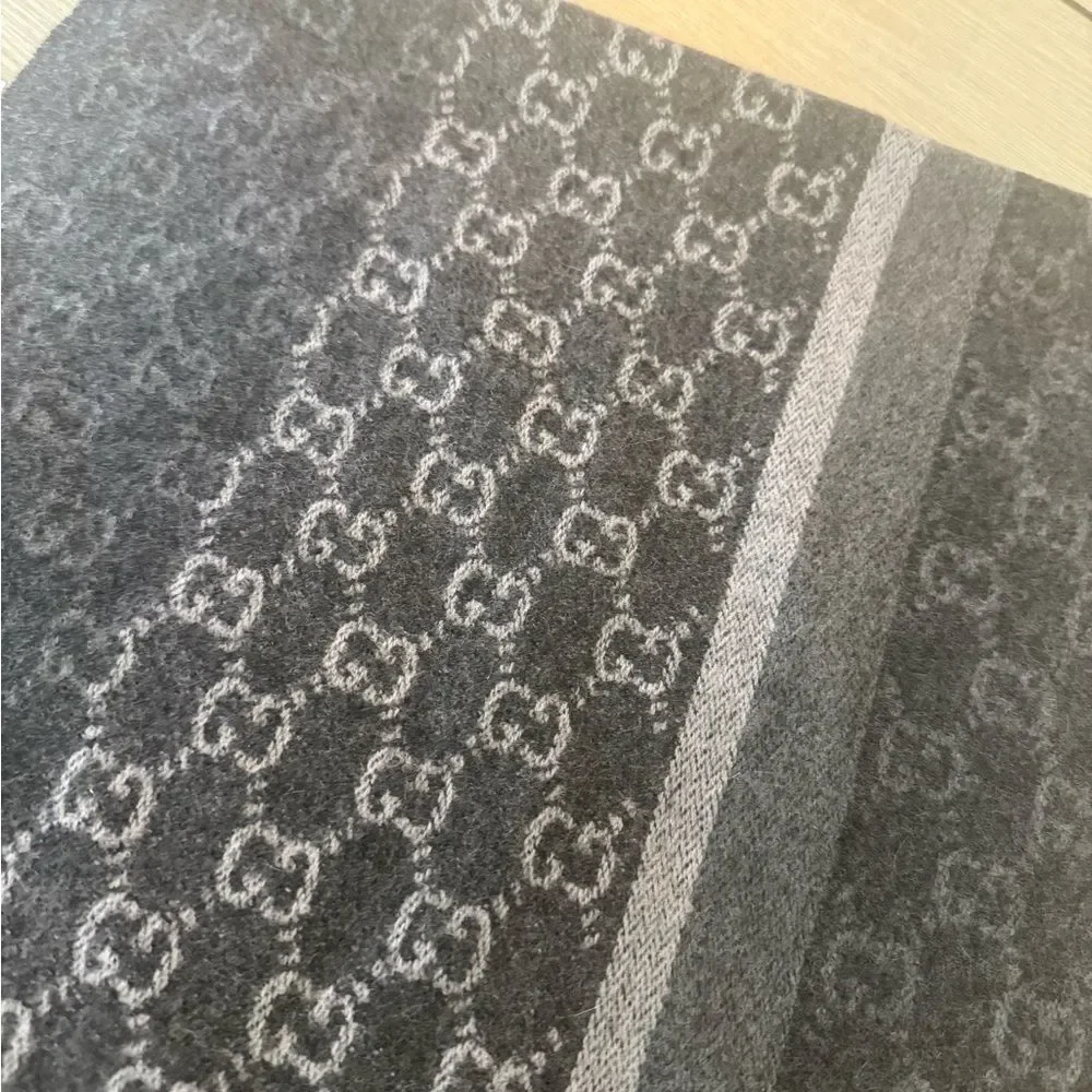 Brand new Gucci Gray Cashmere Scarf / shawl with box and tag unisex